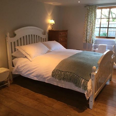 Stapehill Lodge B&B Hampreston Екстер'єр фото