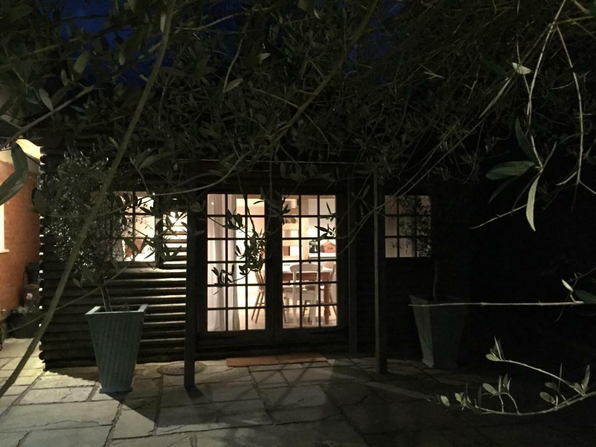 Stapehill Lodge B&B Hampreston Екстер'єр фото