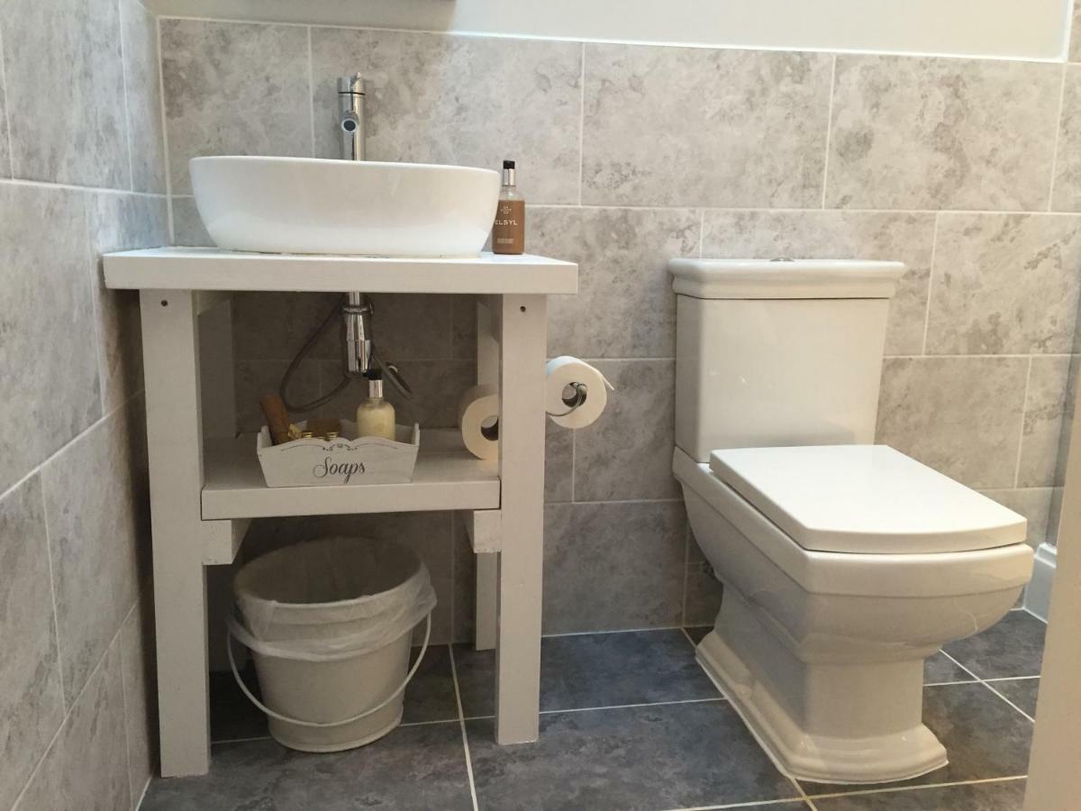 Stapehill Lodge B&B Hampreston Екстер'єр фото