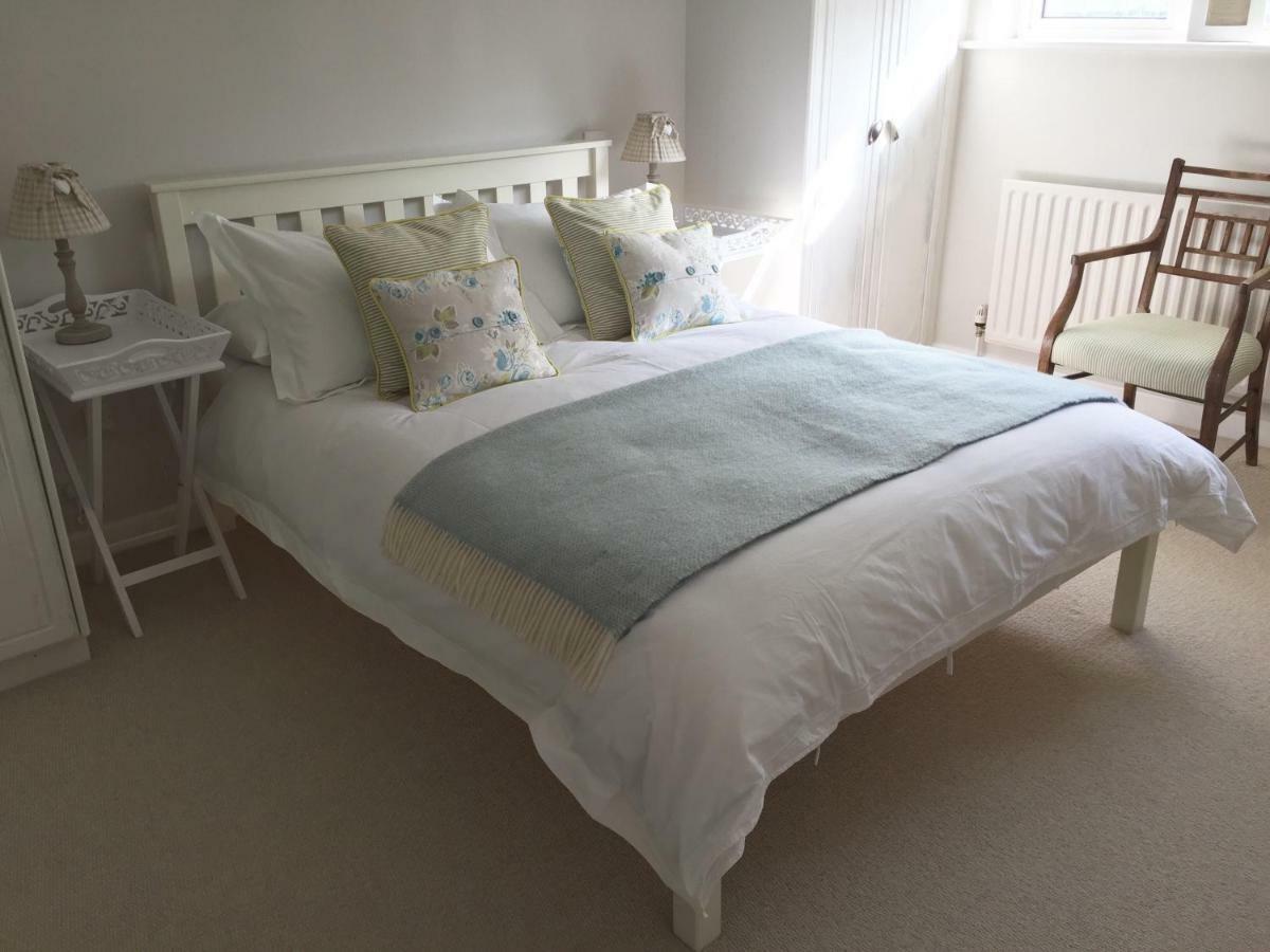Stapehill Lodge B&B Hampreston Екстер'єр фото