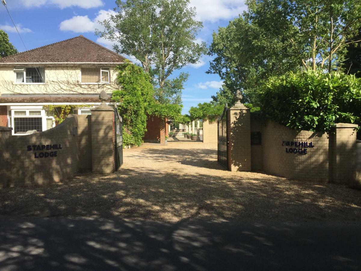 Stapehill Lodge B&B Hampreston Екстер'єр фото