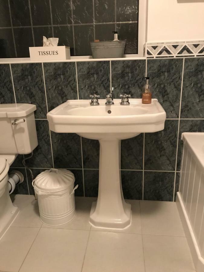 Stapehill Lodge B&B Hampreston Екстер'єр фото