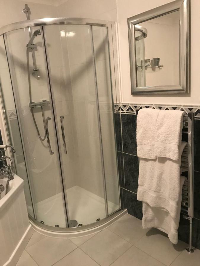 Stapehill Lodge B&B Hampreston Екстер'єр фото