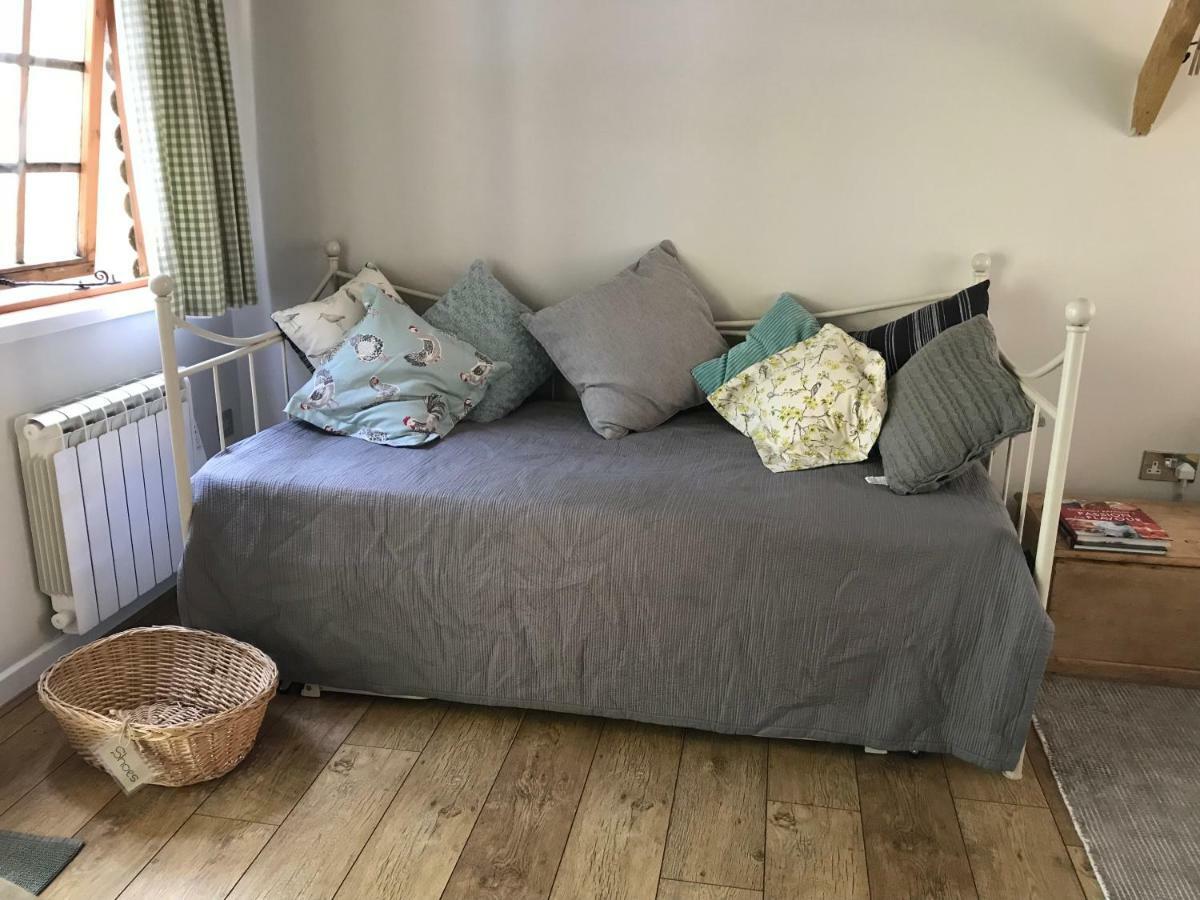 Stapehill Lodge B&B Hampreston Екстер'єр фото