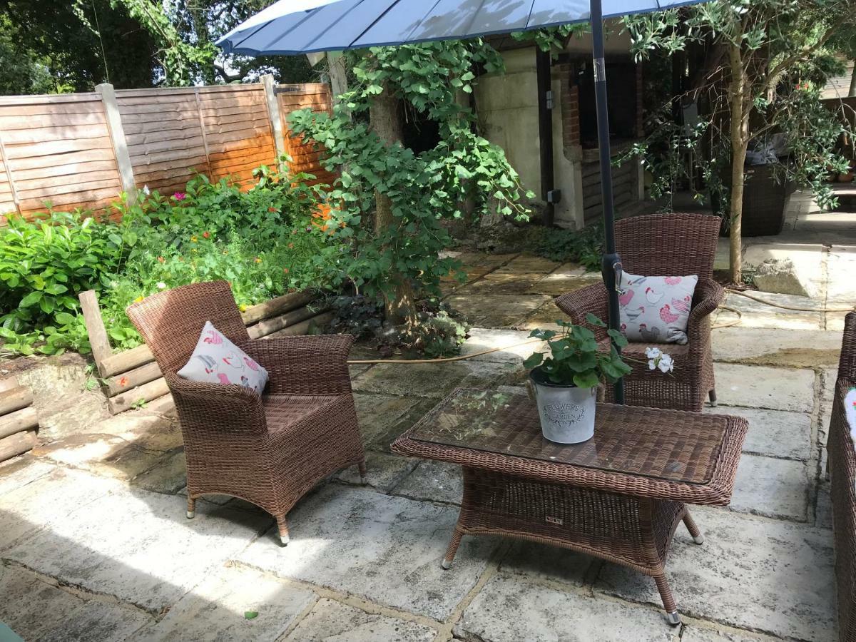 Stapehill Lodge B&B Hampreston Екстер'єр фото
