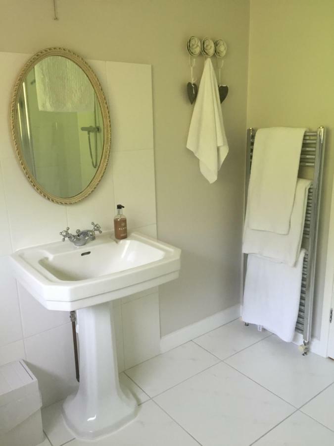 Stapehill Lodge B&B Hampreston Екстер'єр фото